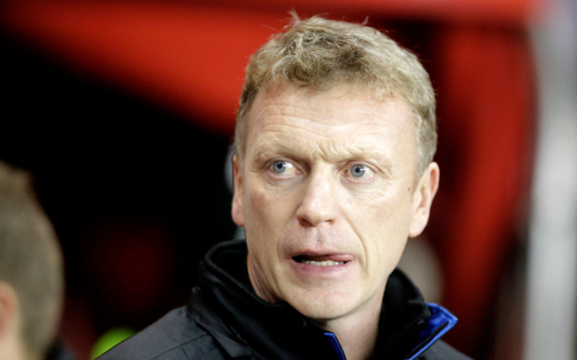 (GIF) Everton boss David Moyes pulls the handshake trick on referee Lee Mason