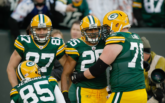 (Image) Green Bay Packers RB walks cute little girl with pink bicycle to practice