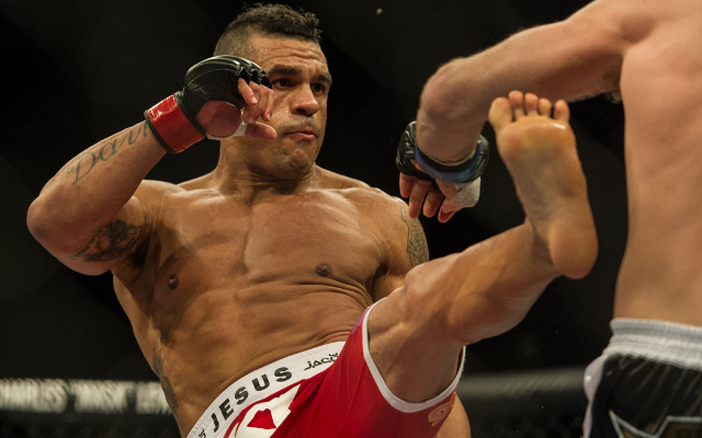 (Video) Vitor Belfort knocks out Luke Rockhold with spectacular head kick