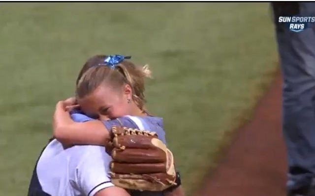 (Video) Soldier surprises his daughter at Tampa bay Rays game in heartwarming reunion