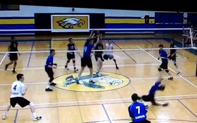 (Video) Volleyball player takes painful head-shot during high school game