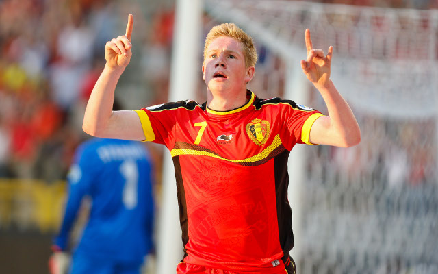 (Video) Chelsea’s Kevin de Bruyne takes on Belgium teammate Dries Mertens in weird training game