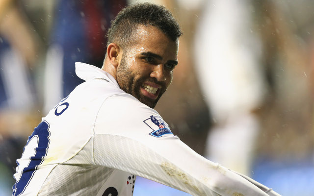 (GIF) Tottenham new boy Capoue has training ground dance-off with Sandro!