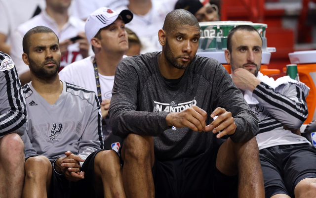 (Video) NBA news: San Antonio Spurs leave club with Tim Duncan carrying teammate after Game 7 loss