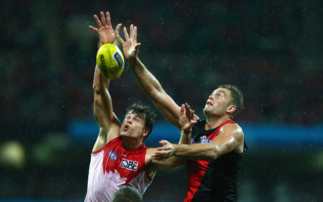 (Video) Sydney Swans show superb skills in the wet to down Essendon