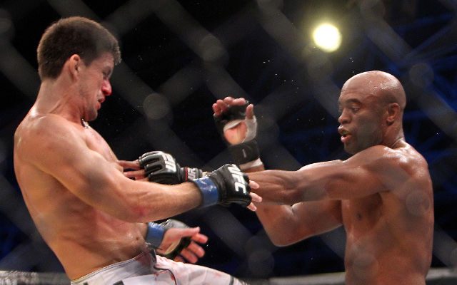 (Video) Anderson Silva shows off his skills during UFC 162 workout
