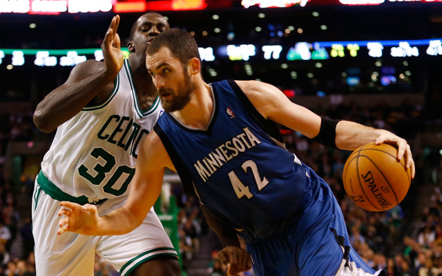 (Video) Kevin Love imitates LeBron James with off-the-wall dunk!