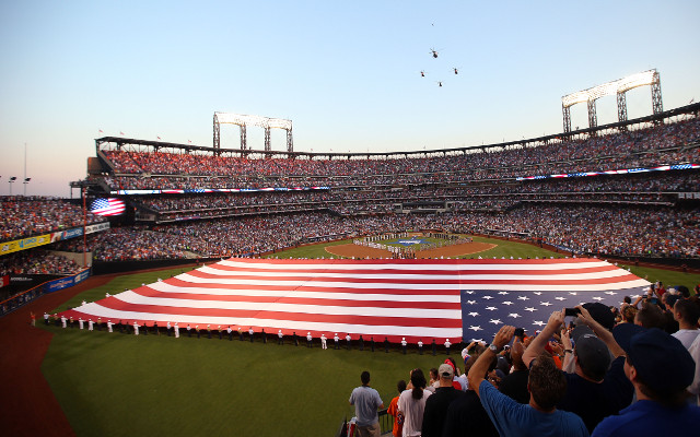 Baseball fan accepts Twitter dare to invade field during All-Star game