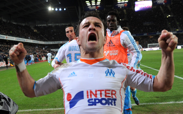 (Video) Arsenal target Valbuena stopped from taking corner by Betty Boop doll