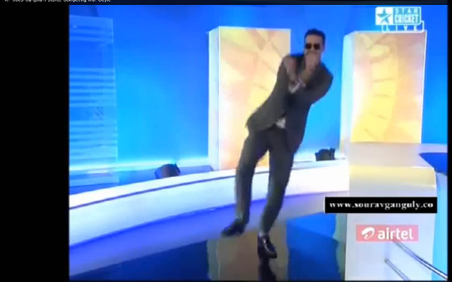 (Video) Kevin Pietersen does an awful version of Gangnam Style
