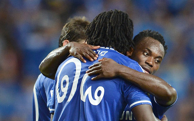 (Image) Chelsea stars Lukaku and Essien show peace as they fly out to face Bayern Munich