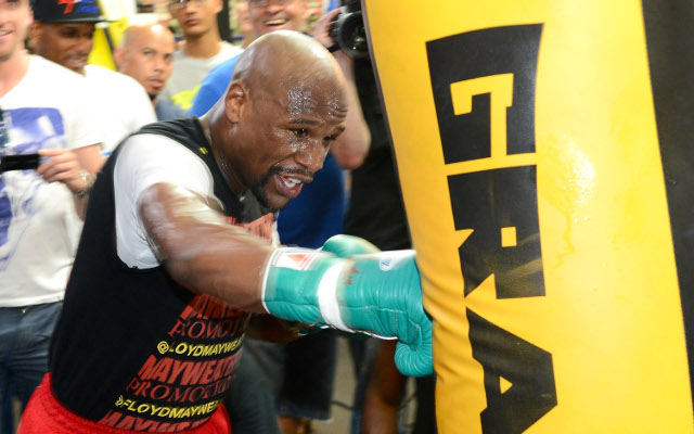 Floyd Mayweather shows off fight outfit for bout against Marcos Maidana