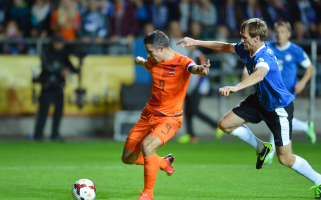 (Video) Manchester United star striker RVP scores fantastic Holland winner