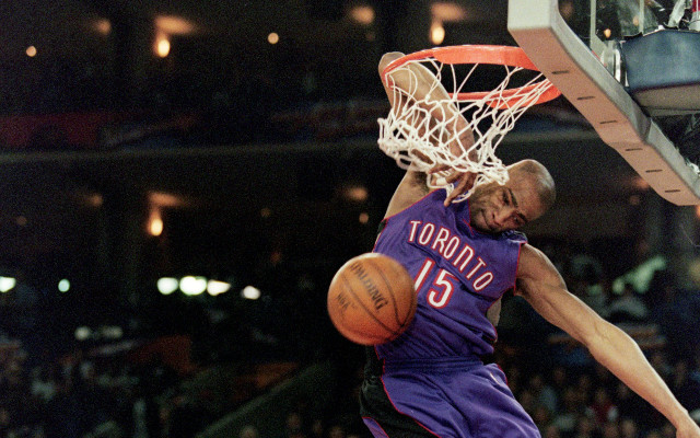 (Video) NBA news: Vince Carter cries during Toronto Raptors video tribute