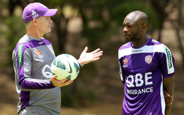 (GIF) Former Arsenal and Chelsea defender makes horrendous error for Perth Glory