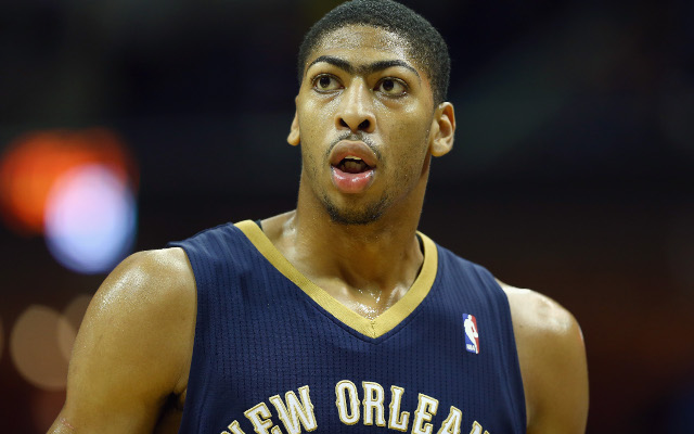Anthony Davis out indefinitely with a broken hand