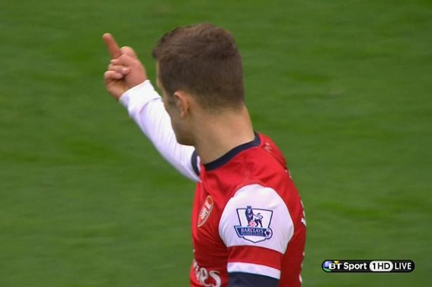 Jack-Wilshere-fails-to-get-a-corner-and-gives-the-middle-finger-sign-2926227