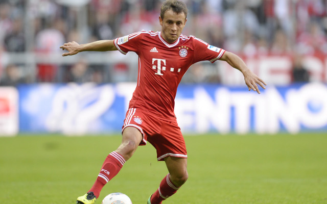 Bayern Munich star Rafinha honoured in Brazilian hometown