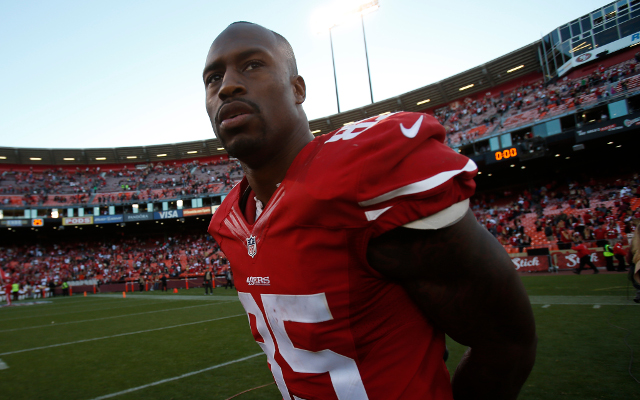 (Video) Vernon Davis is tackled by the testicles alone