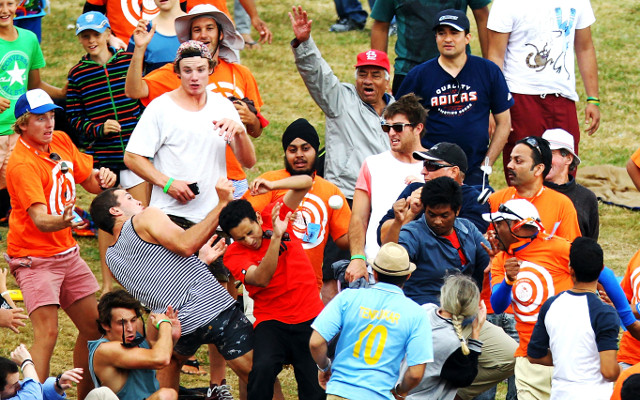 (Video) Cricket fan wins $100,000 for outstanding catch in New Zealand v India match