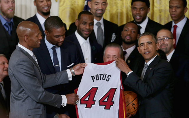 (Video) Michelle Obama dunks on the Miami Heat at the White House