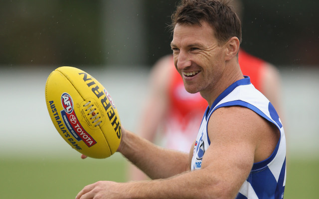 (Video) North Melbourne captain Brent Harvey wins car in club raffle, gets booed by teammates