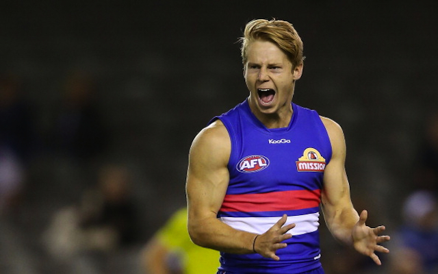 (Video) Western Bulldogs youngster Lachie Hunter attempts miraculous AFL mark