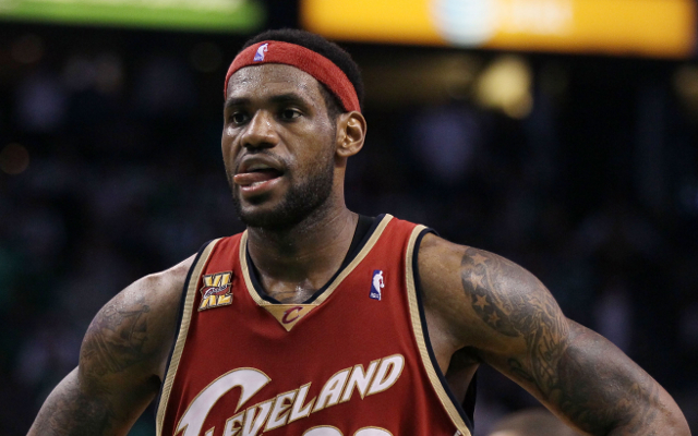 (Image) LeBron James sparks debate after posting picture looking thin