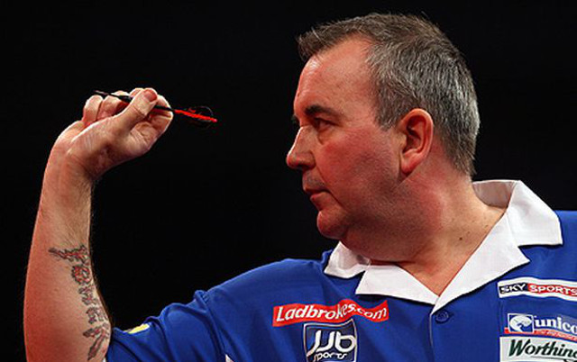 (Video) Phil Taylor hits 10th career nine-dart finish during demolition of Michael Smith