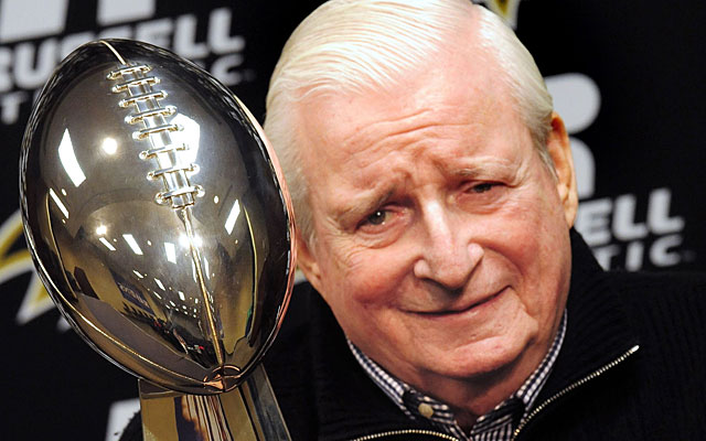 Cleveland Browns fan charged with urinating on Art Modell’s grave (video of incident included)