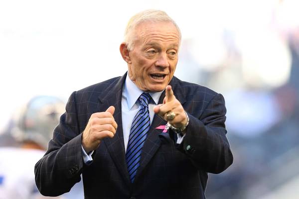 (Image) Dallas Cowboys owner has smile that will make your skin crawl
