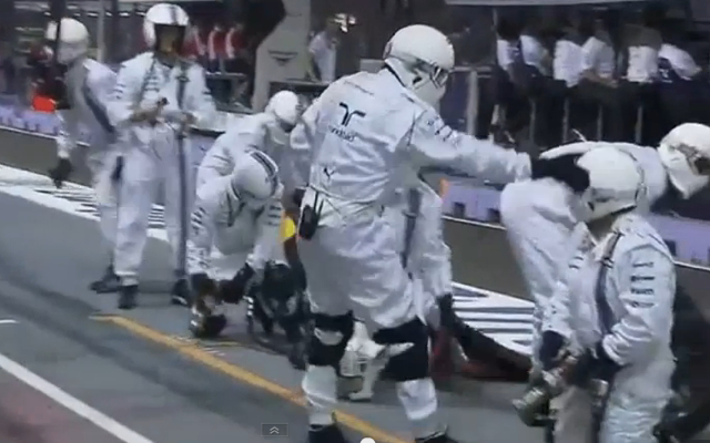 (Video) Williams F1 mechanic slapped by fellow crew member after pit stop at Singapore Grand Prix