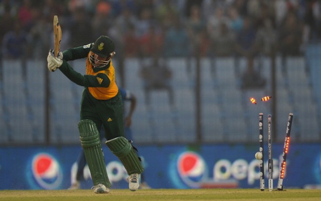 (Video) GONE! South Africa danger man Quinton de Kock out for a duck in T20 clash with Australia after poor shot