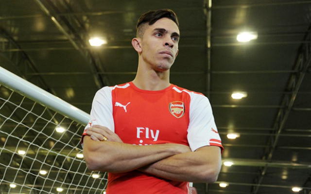 (Image) Arsenal hand number 5 shirt to new boy Gabriel Paulista