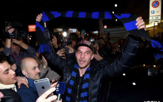 (Images) Arsenal star arrives in Milan to complete move to Inter