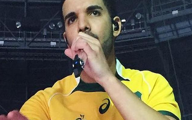 (Images) Rap star Drake performs concert wearing Wallabies jersey