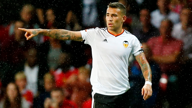 Man Utd desperate to seal the deal for Valencia centre-back