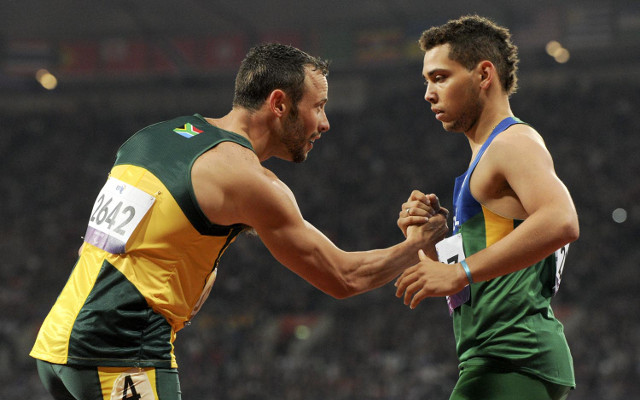 Paralympic champion Alan Oliveira wants rival Oscar Pistorius to return to racing after prison release