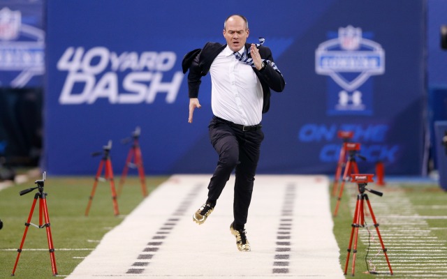 (Video) NFL analyst Rich Eisen runs 6.10 40-time, gets shown how he compares to rookies