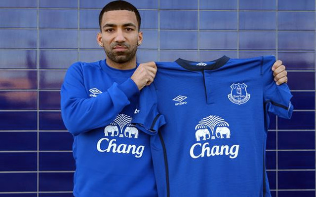 Aaron Lennon assures fans that he’s “buzzing” to be at Everton, despite looking miserable in signing photos