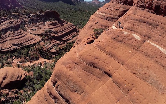 (Video) RIDICULOUS! Cyclist risks life traversing practically vertical White Line cliff face in Sedona!