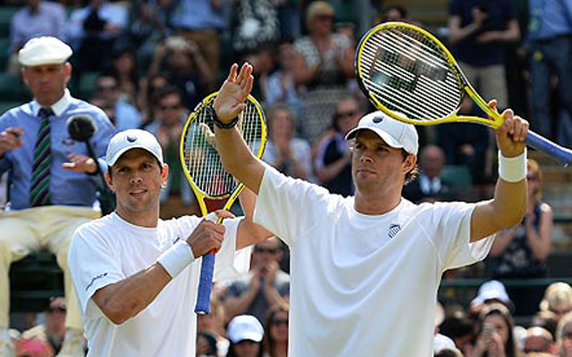 (Video) Bob & Mike Bryan claim epic victory to take Davis Cup clash to final day