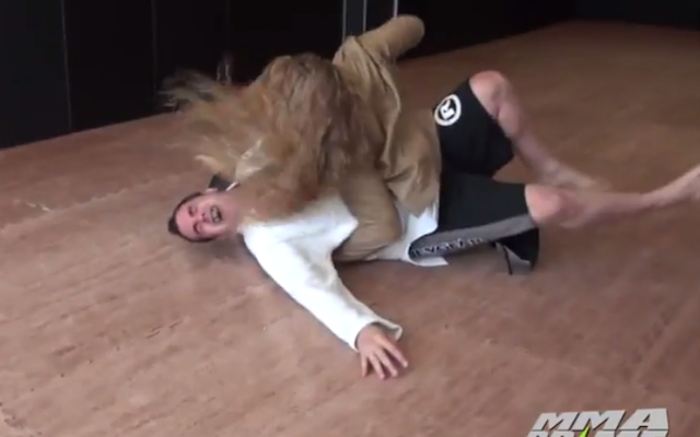 (Video) Crazy! UFC sensation Ronda Rousey breaks male interviewer’s ribs!