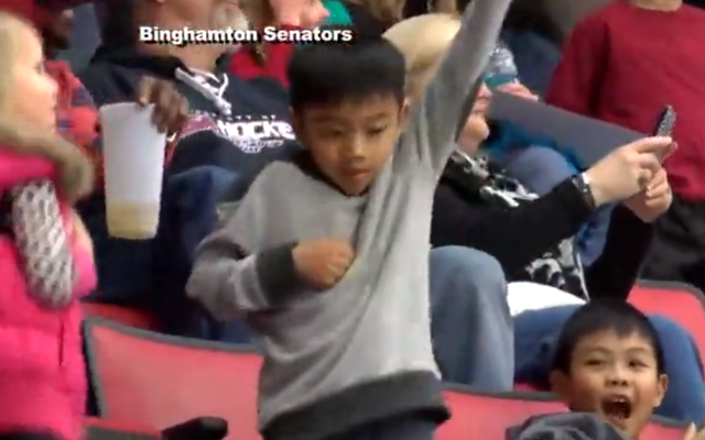 (Video) Young ice hockey fan pulls off some crazy dance moves in the stands!
