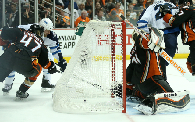 NHL Playoffs 2015: Anaheim Ducks stun Winnipeg Jets on last-minute goal to take 2-0 series lead