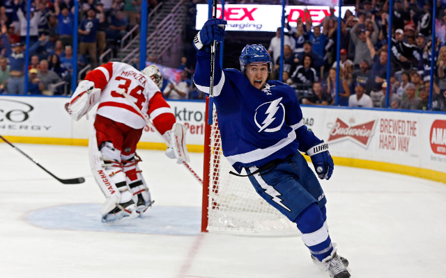 NHL Playoffs 2015: Tampa Bay Lightning even series with blowout win over Detroit Red Wings