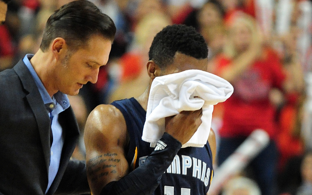 (Video) Memphis Grizzlies PG Mike Conley leaves game with eye injury