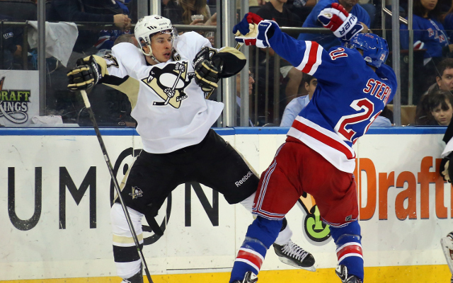 NHL Playoffs 2015: Pittsburgh Penguins upset New York Rangers, 4-3, to even series
