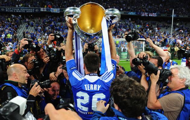 Photo: Former Arsenal captain emulates Chelsea’s John Terry by celebrating Barcelona’s Champions League win