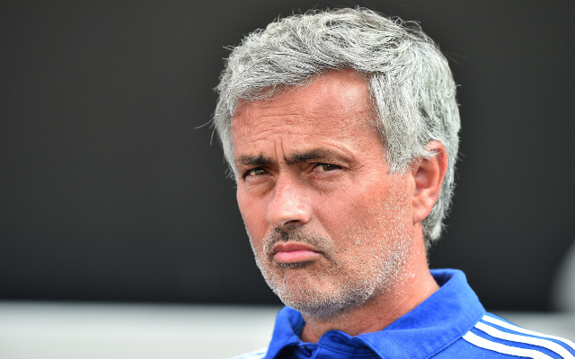 Manchester United legend defends Chelsea boss Jose Mourinho (video)